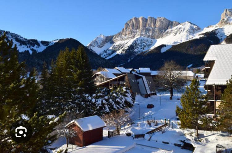 Petit Studio Mansarde 18 M2 Avec Navette Gratuit Aux Pistes De Ski Gresse-en-Vercors Kültér fotó